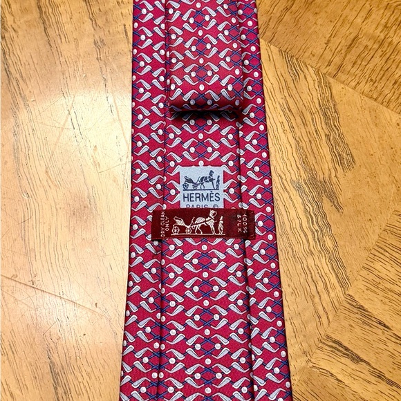 Hermès Paris Silk Tie – Red Geometric Golf Pattern - Picture 3 of 4